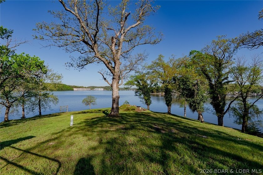 Extremely rare opportunity to acquire a lakefront point property - photo 8