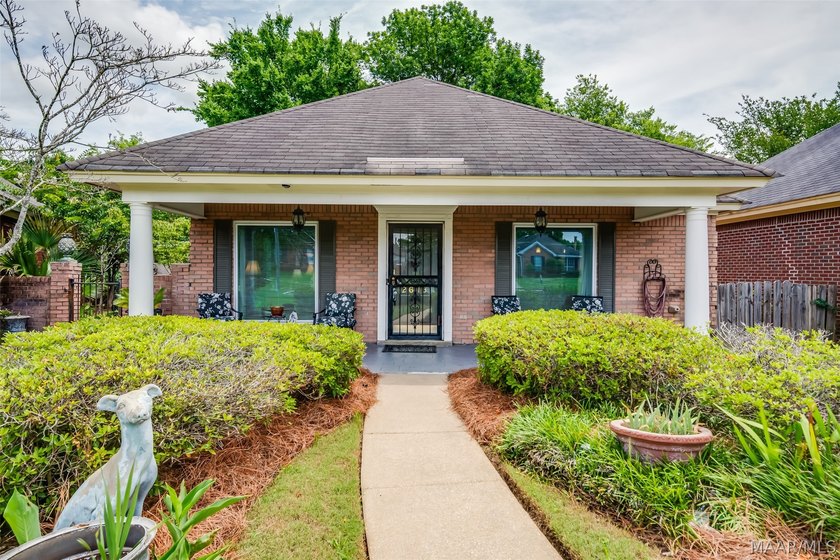 Beautifully maintained 2-bedroom, 2-bath brick garden home - photo 5