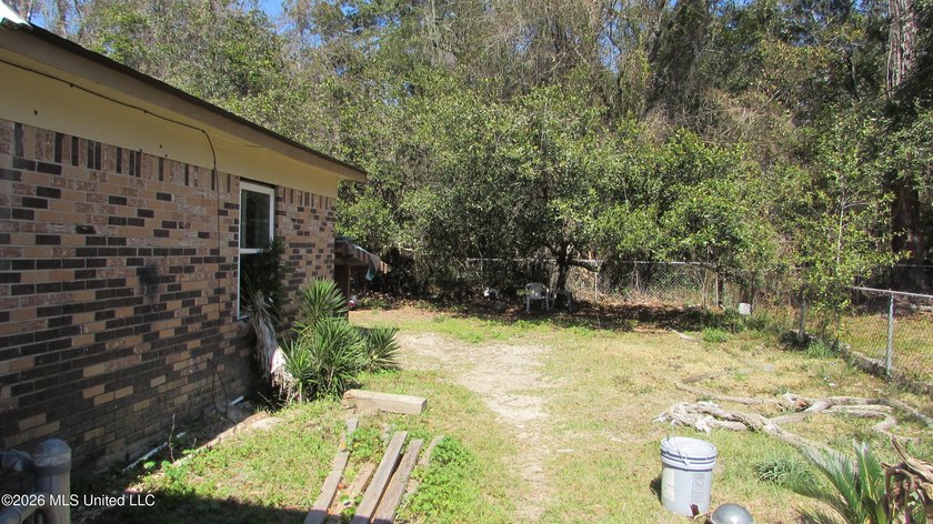 Affordable 4bdrm, 1bth brick home. No flood zone. Needs TLC - photo 17