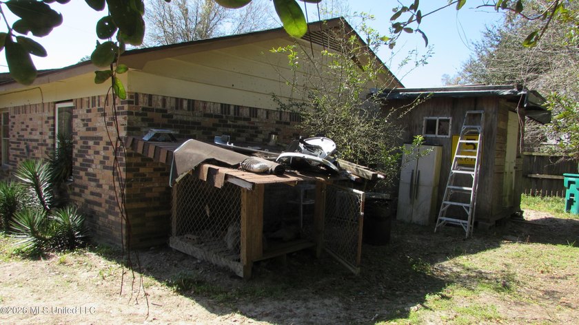Affordable 4bdrm, 1bth brick home. No flood zone. Needs TLC - photo 18