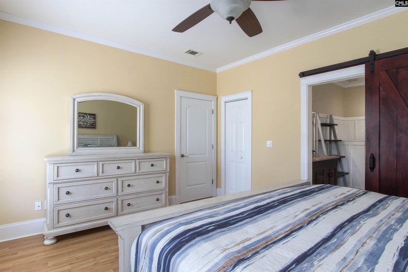 Beautiful spacious all brick home, with open floor plan, located - photo 11