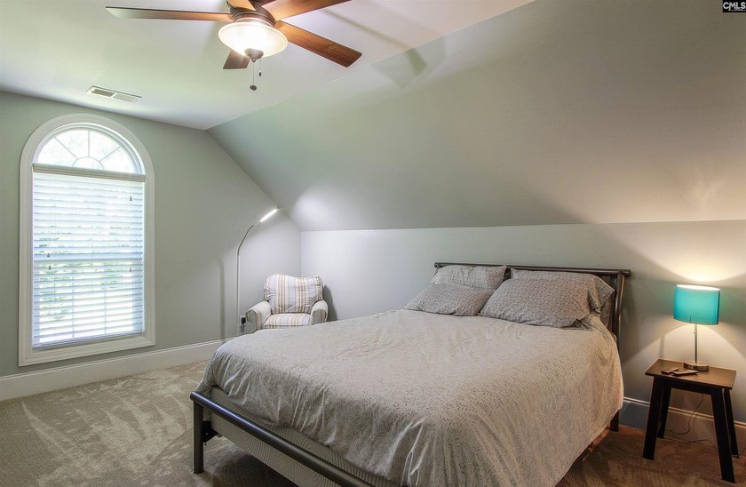 Beautiful spacious all brick home, with open floor plan, located - photo 14