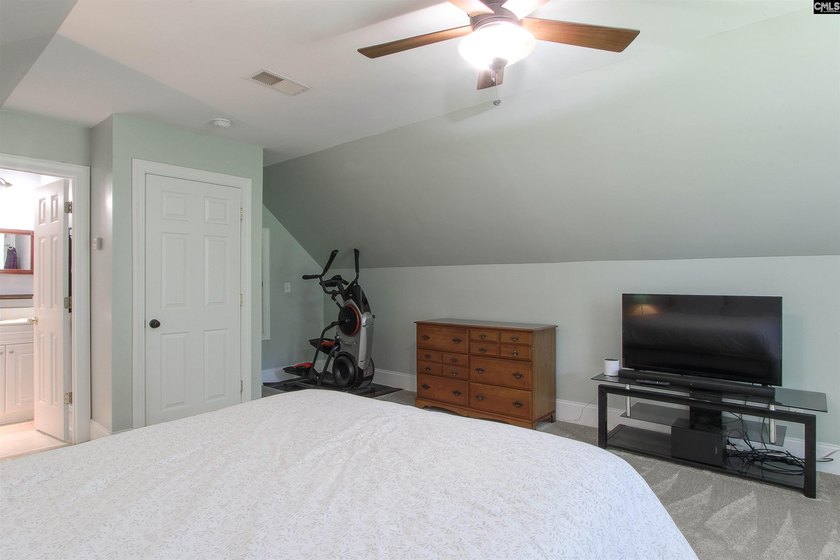 Beautiful spacious all brick home, with open floor plan, located - photo 15