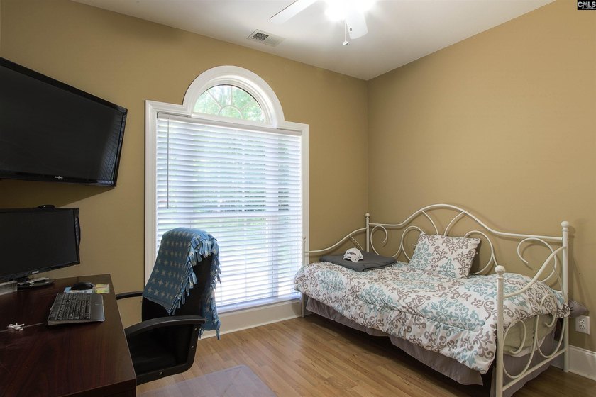 Beautiful spacious all brick home, with open floor plan, located - photo 19