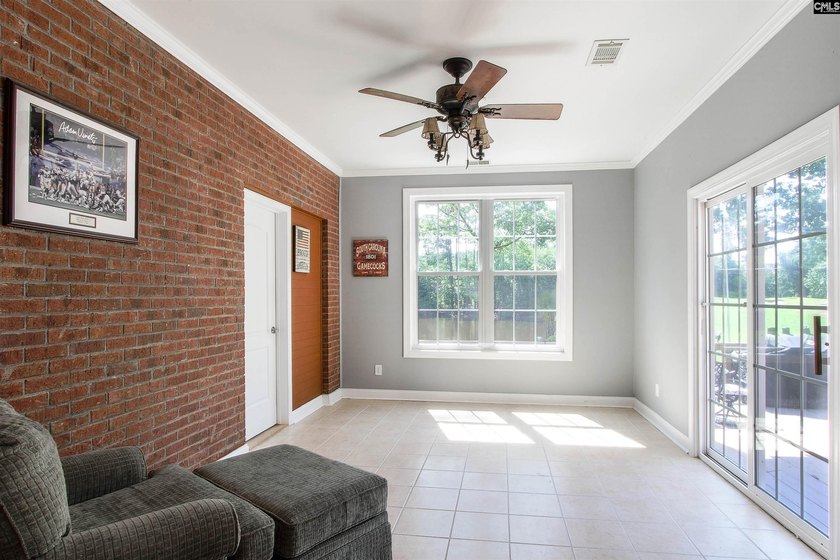 Beautiful spacious all brick home, with open floor plan, located - photo 20