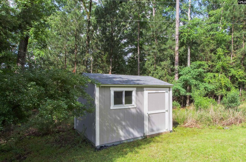 Beautiful spacious all brick home, with open floor plan, located - photo 27