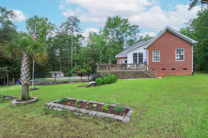 Beautiful spacious all brick home, with open floor plan, located - photo 29