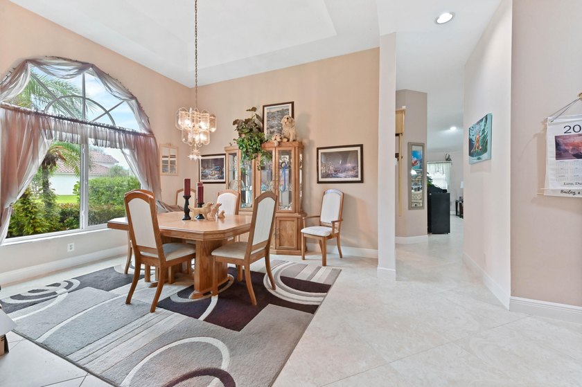 Welcome to this beautifully maintained pool &amp; lakefront home - photo 11