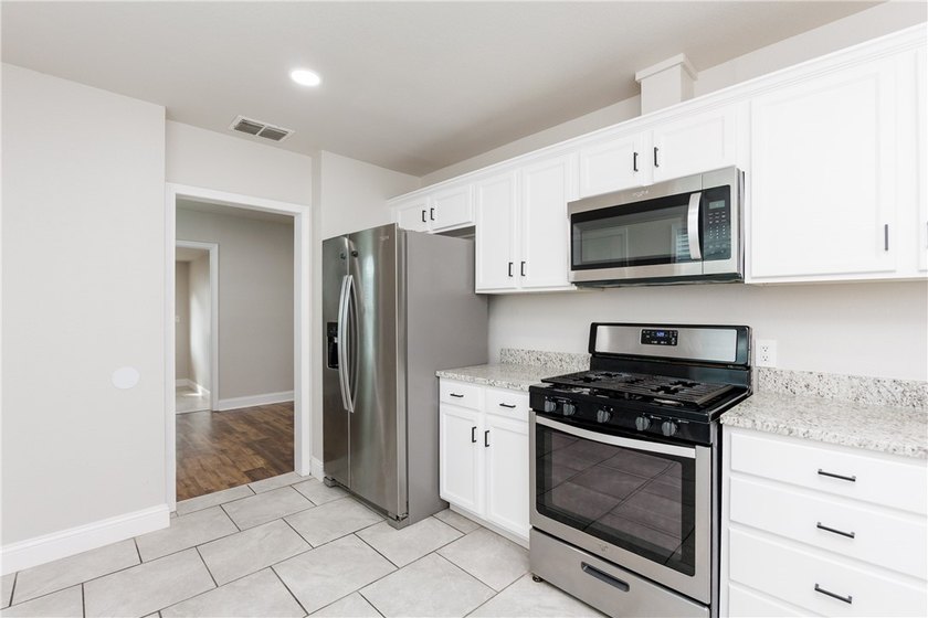 MUST SEE!!!! This charming 3-bedroom, 1-bath home offers comfort - photo 12