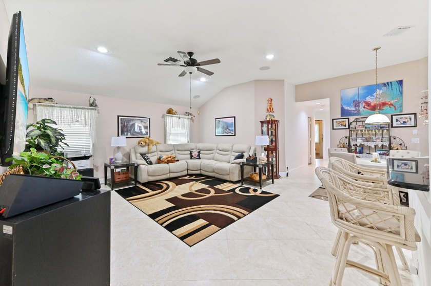Welcome to this beautifully maintained pool &amp; lakefront home - photo 14