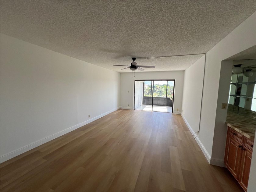 Top floor, corner unit.. Enclosed balcony with brand new Impact - photo 15