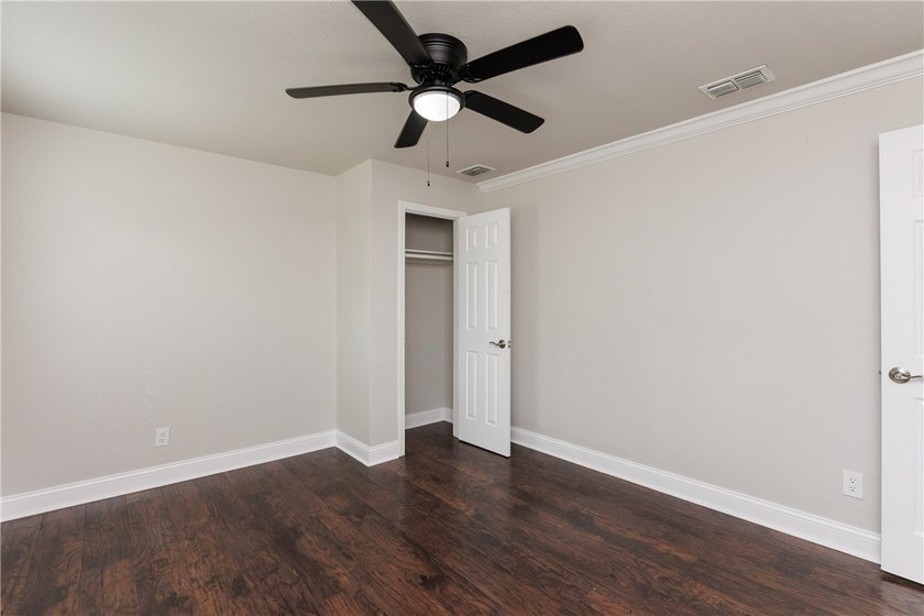 MUST SEE!!!! This charming 3-bedroom, 1-bath home offers comfort - photo 23
