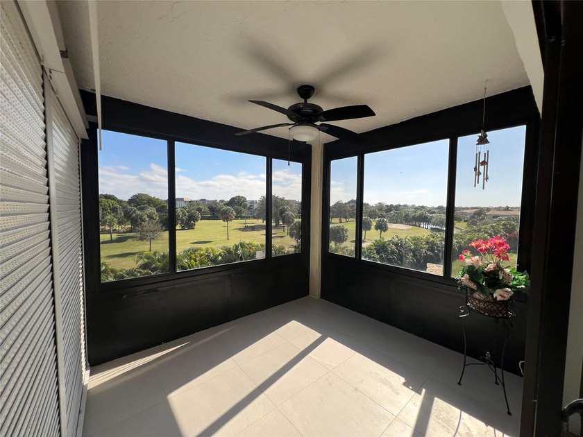 Top floor, corner unit.. Enclosed balcony with brand new Impact - photo 23