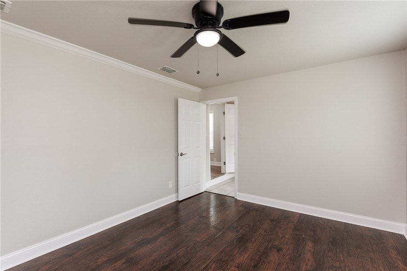 MUST SEE!!!! This charming 3-bedroom, 1-bath home offers comfort - photo 24