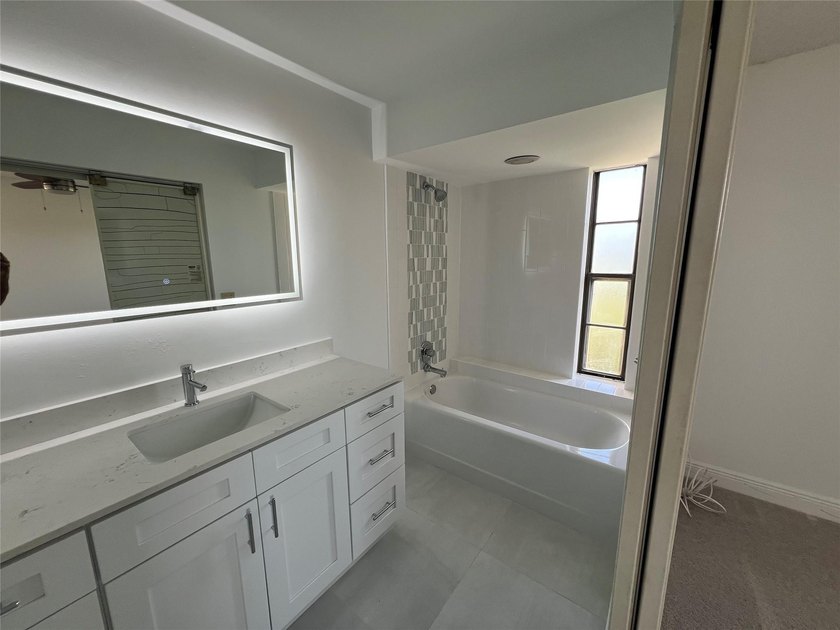 Top floor, corner unit.. Enclosed balcony with brand new Impact - photo 26