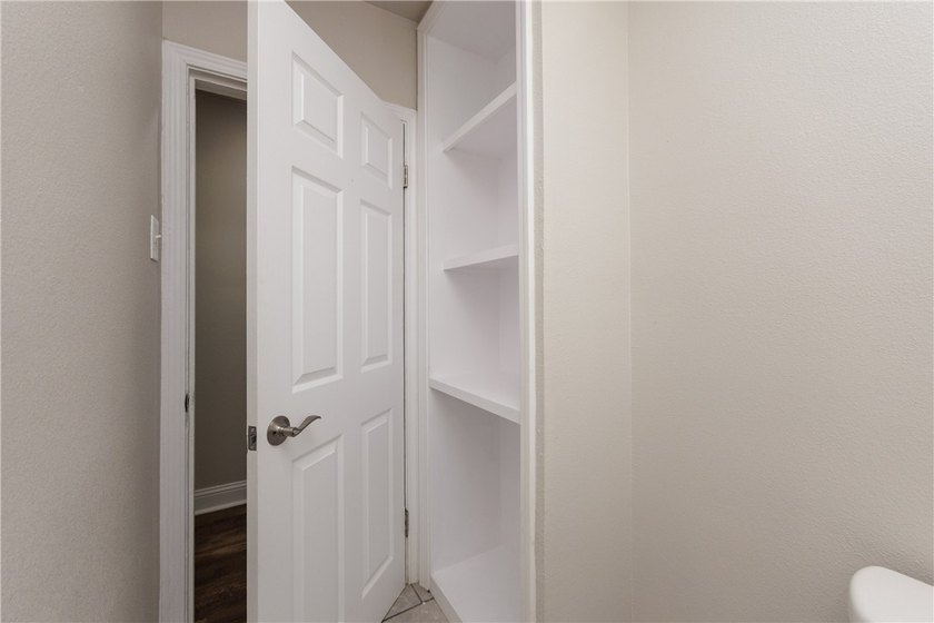 MUST SEE!!!! This charming 3-bedroom, 1-bath home offers comfort - photo 27