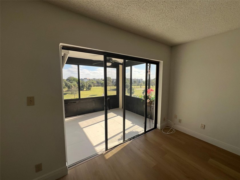 Top floor, corner unit.. Enclosed balcony with brand new Impact - photo 28