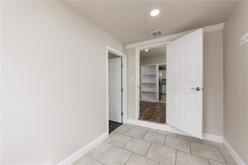 MUST SEE!!!! This charming 3-bedroom, 1-bath home offers comfort - photo 29