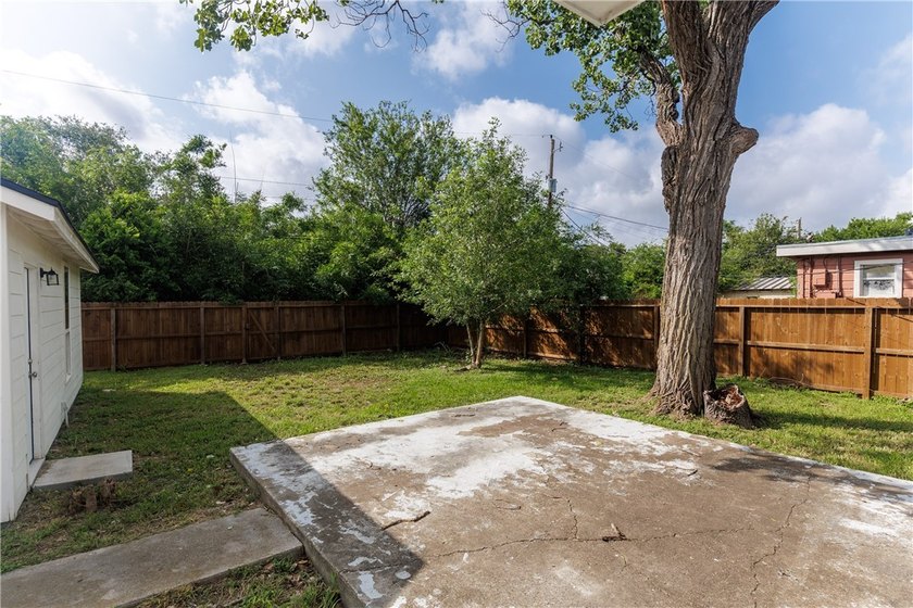MUST SEE!!!! This charming 3-bedroom, 1-bath home offers comfort - photo 30