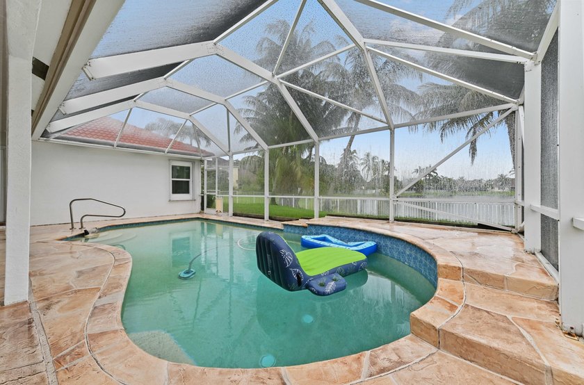 Welcome to this beautifully maintained pool &amp; lakefront home - photo 30