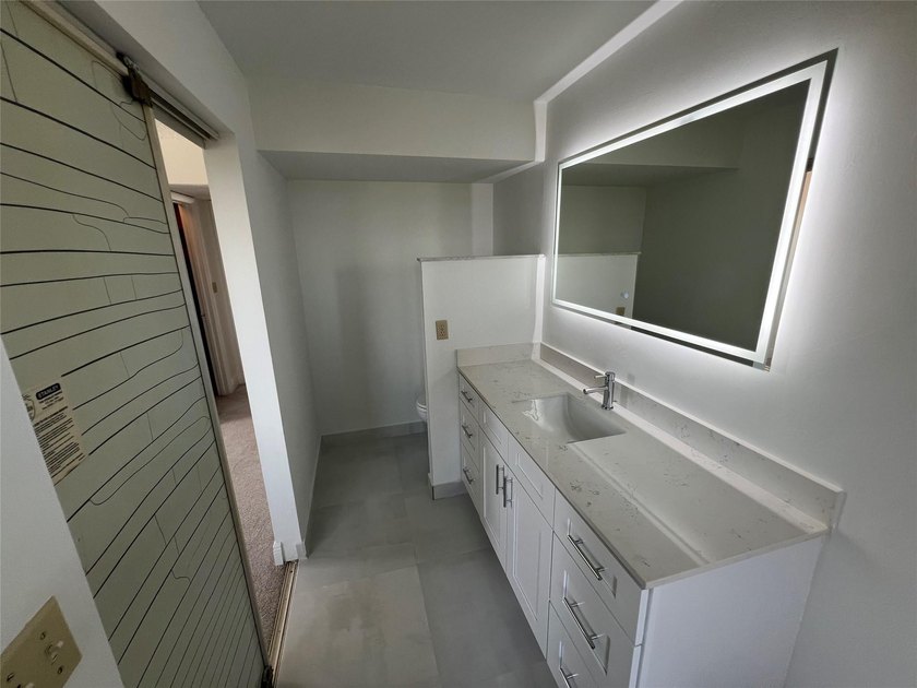 Top floor, corner unit.. Enclosed balcony with brand new Impact - photo 31