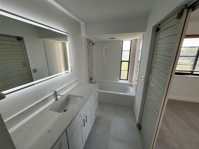 Top floor, corner unit.. Enclosed balcony with brand new Impact - photo 32
