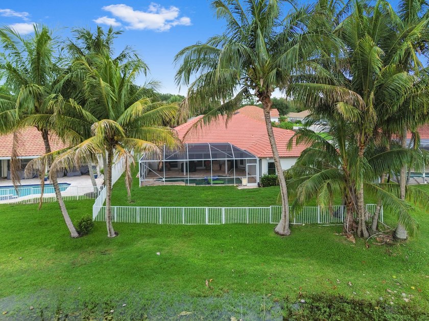 Welcome to this beautifully maintained pool &amp; lakefront home - photo 34