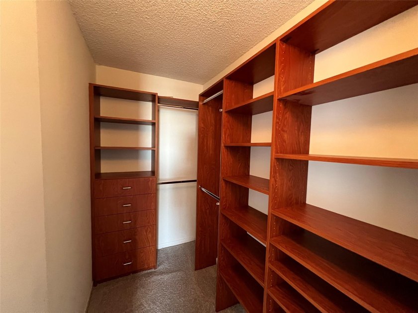 Top floor, corner unit.. Enclosed balcony with brand new Impact - photo 34