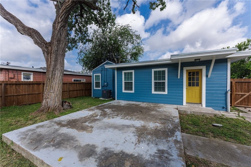 MUST SEE!!!! This charming 3-bedroom, 1-bath home offers comfort - photo 37