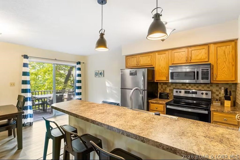 Welcome home to this beautiful 3 bedroom, 3 bathroom retreat on - photo 7