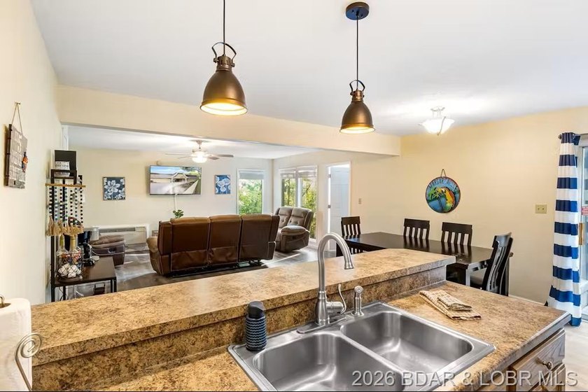 Welcome home to this beautiful 3 bedroom, 3 bathroom retreat on - photo 8
