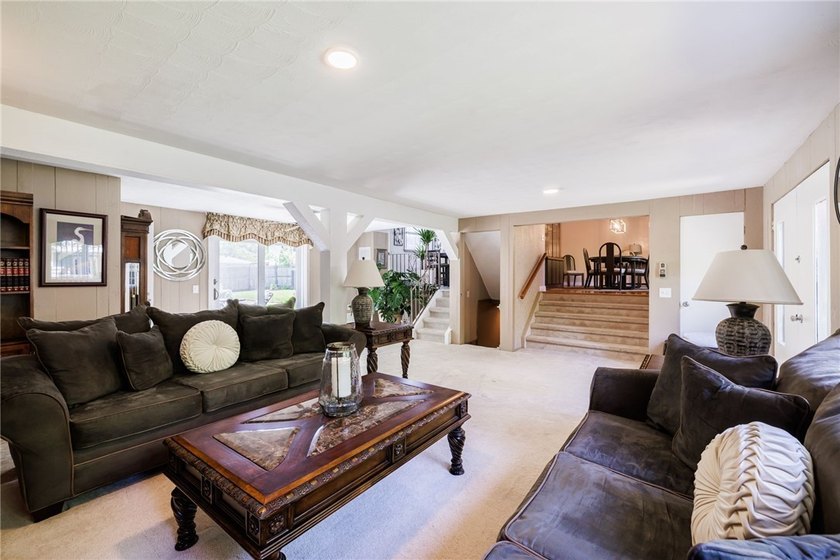 Beautifully maintained 3-bedroom, 1.5-bath split-level home - photo 6