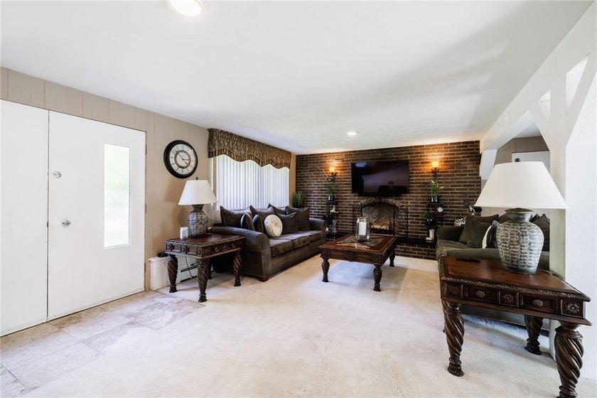 Beautifully maintained 3-bedroom, 1.5-bath split-level home - photo 7