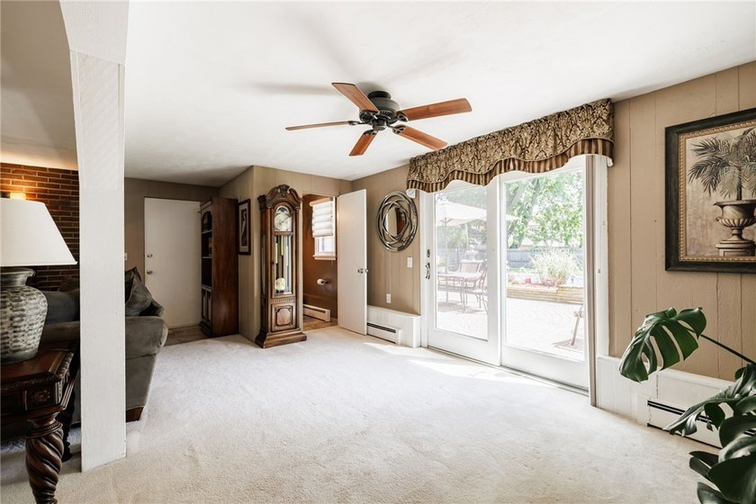Beautifully maintained 3-bedroom, 1.5-bath split-level home - photo 9