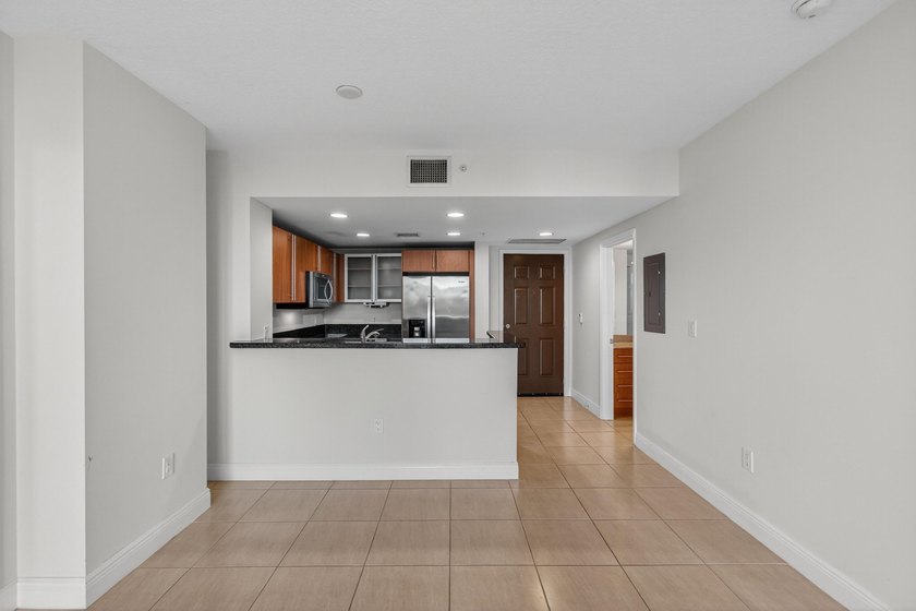 Welcome to your vibrant new lifestyle in the heart of Downtown - photo 18
