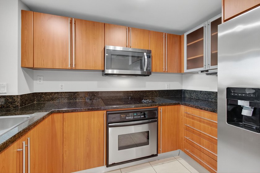 Welcome to your vibrant new lifestyle in the heart of Downtown - photo 27