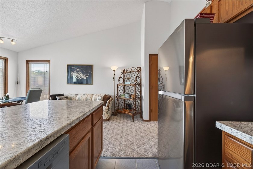 Top-floor living w/vaulted ceilings &amp; unforgettable main channel - photo 8