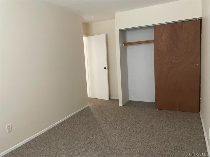 Welcome to this beautifully updated 3-bedroom, 2-bathroom - photo 11