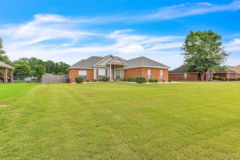 ***Improved price!***Welcome to this beautifully maintained - photo 2