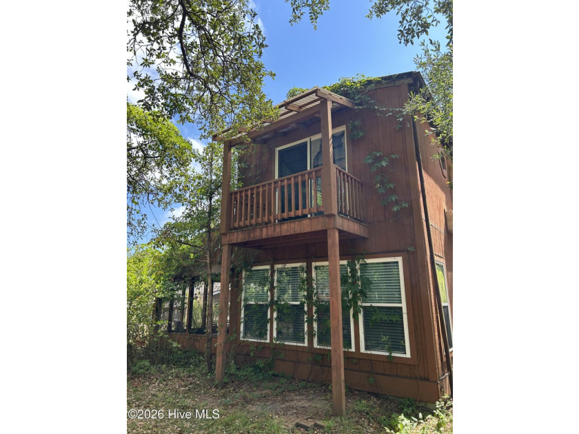 Investor opportunity! Renovate the existing home or start fresh - photo 2