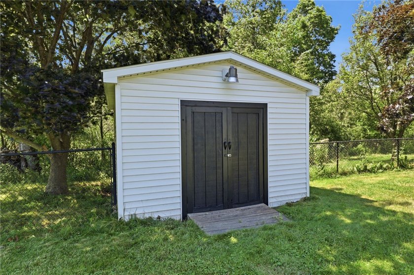 Beautiful white vinyl-sided Colonial with impressive front - photo 37