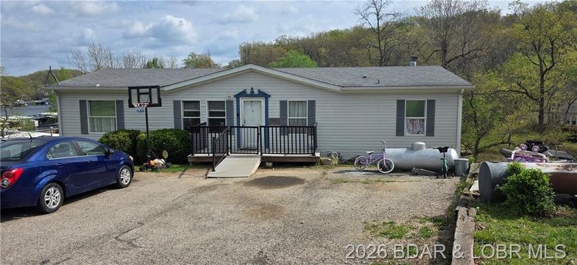 Large lakefront family home tucked back in a protective cove for - photo 4