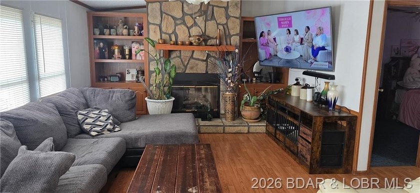 Large lakefront family home tucked back in a protective cove for - photo 6