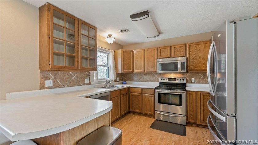 Welcome home to this spacious and beautifully updated 5-bedroom - photo 5