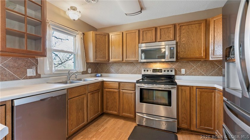 Welcome home to this spacious and beautifully updated 5-bedroom - photo 6