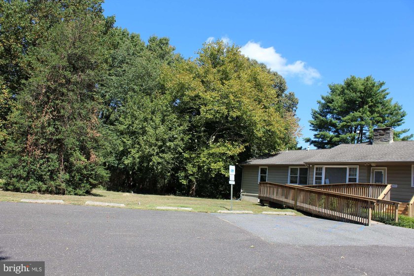 Commercial Opportunity with Flexibility and Visibility!! Located - photo 2
