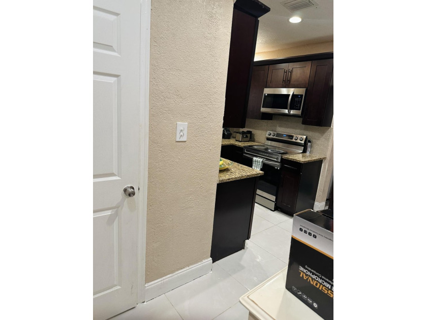 Beautifful 3/2 single family house with a huge master bedroom - photo 11