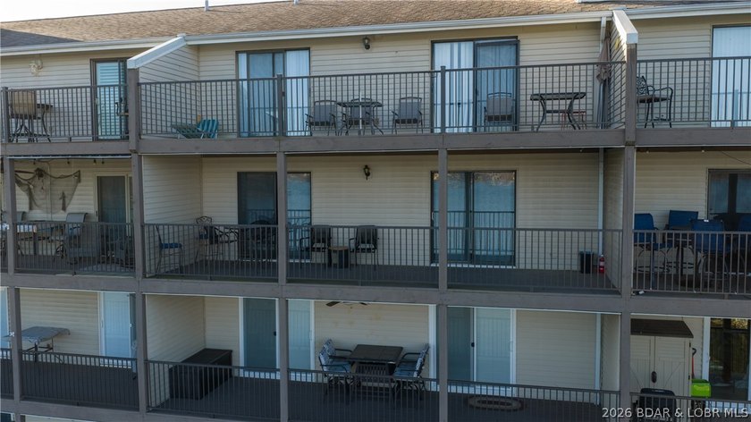 Discover the perfect Lake of the Ozarks getaway with this - photo 17