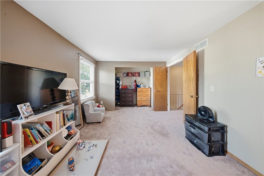 Welcome home to this beautifully maintained 2-bedroom, 1.5-bath - photo 20