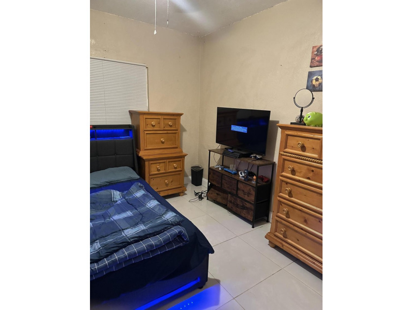 Beautifful 3/2 single family house with a huge master bedroom - photo 35